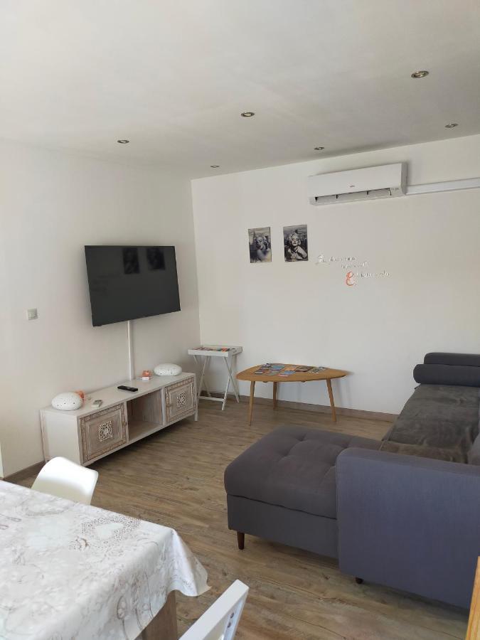 Logement Atypique Arles Esterno foto