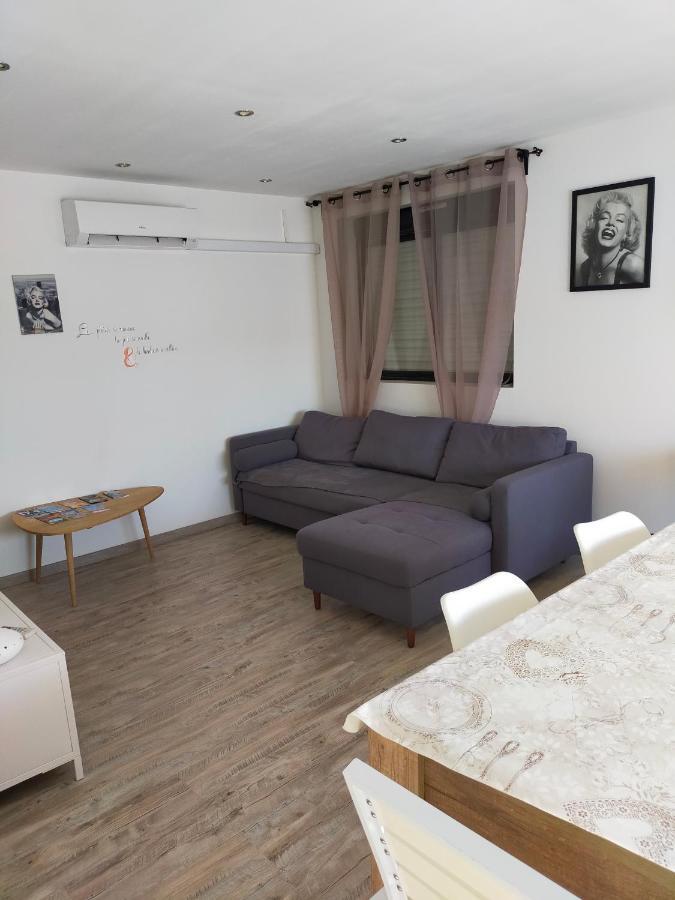 Logement Atypique Arles Esterno foto